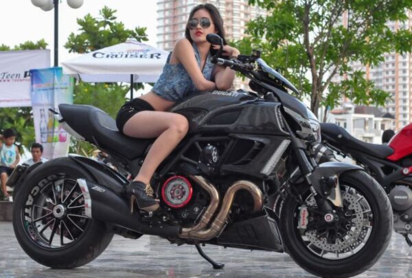 Ducati Diavel Carbon Photo Images Wallpaper Gallery